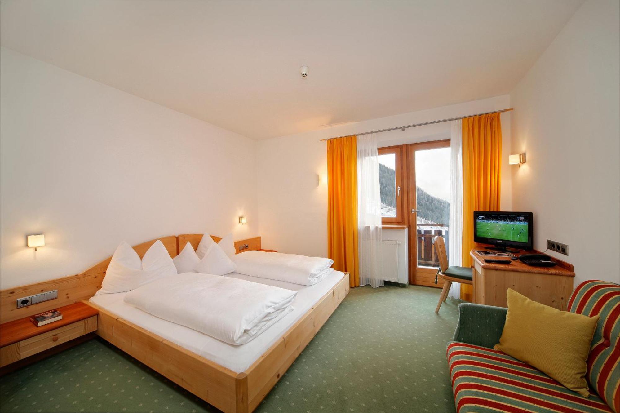 Hotel Ultnerhof Santa Gertrude Eksteriør billede